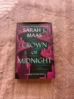 Hardcover Crown of Midnight by Sarah J. Mass